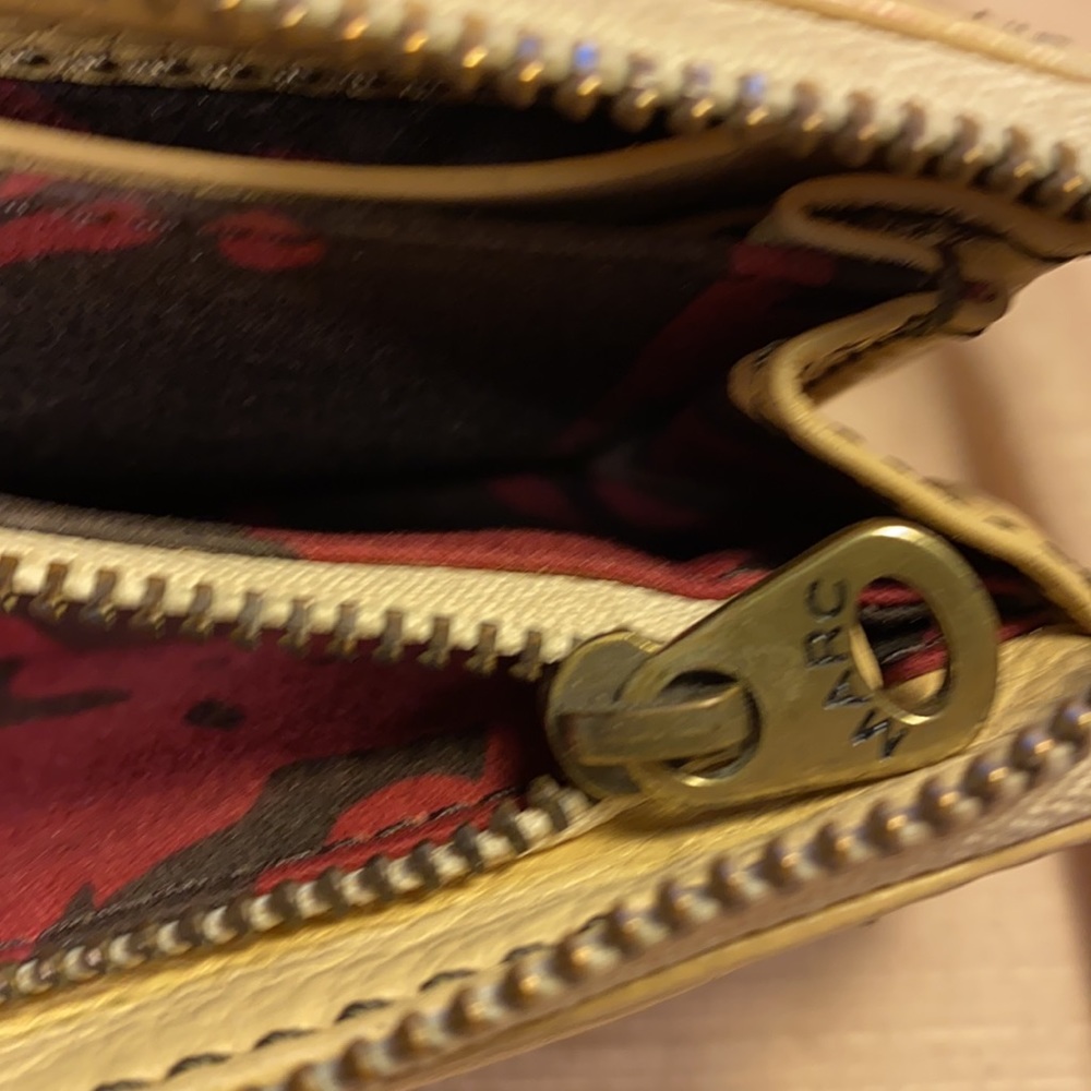 Marc Jacobs GUC leather wallet w/outside pockets - Picture 12 of 16